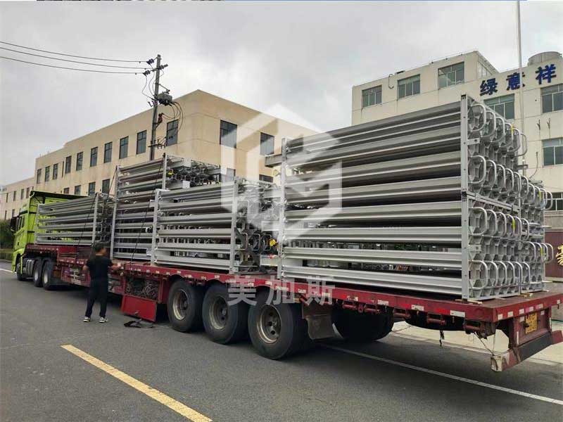 1758072015.jpg wyr.jpg