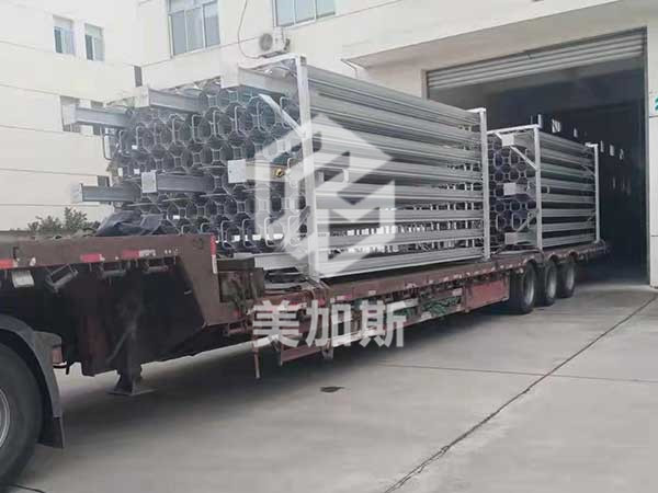 1758502646.jpg tre.jpg